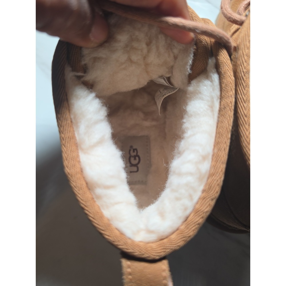 UGG - Picture 2 of 8